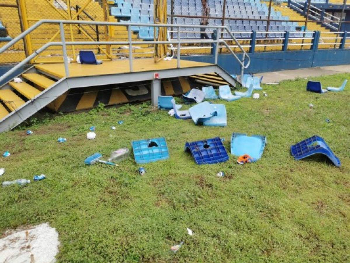 ¡Penoso! Aficionados del Comunicaciones hacen zafarrancho tras caer ante Municipal