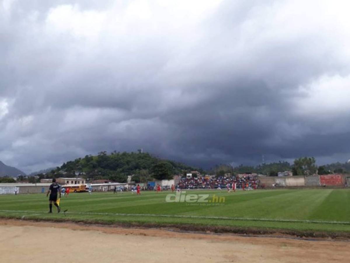 NO VISTE EN TV: Los recogepelotas, el gesto de Licona y la plática Tato-Diego