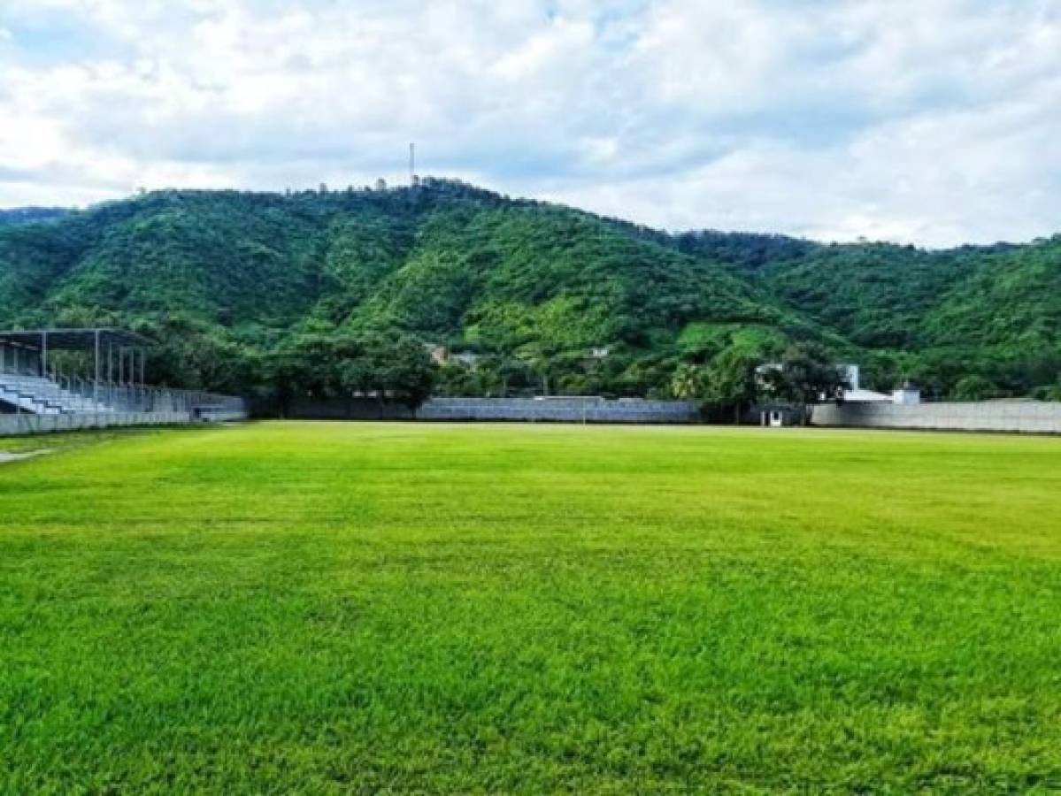 Honduras: Las bonitas canchas donde se juega fútbol burocrático