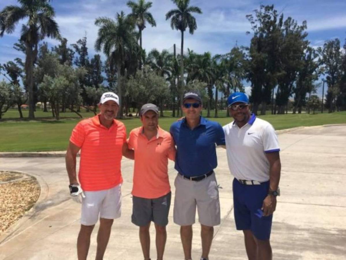 Carlos Pavón, Hristo Stoichkov y Donald Trump se la pasan de maravilla en un mano a mano jugando al golf