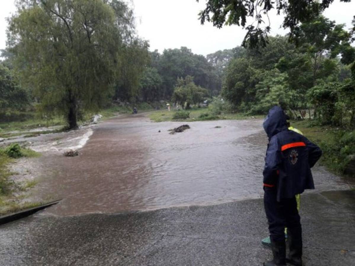 ¡ALERTA! Fuertes tormentas inundan varios departamentos de Honduras