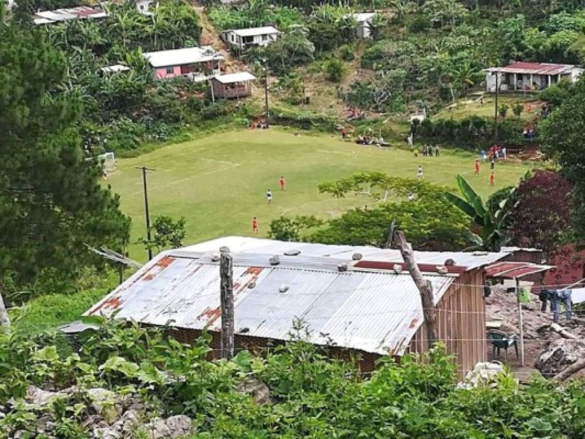 FOTOS: Exóticas canchas en Honduras donde juegan fútbol burocrático