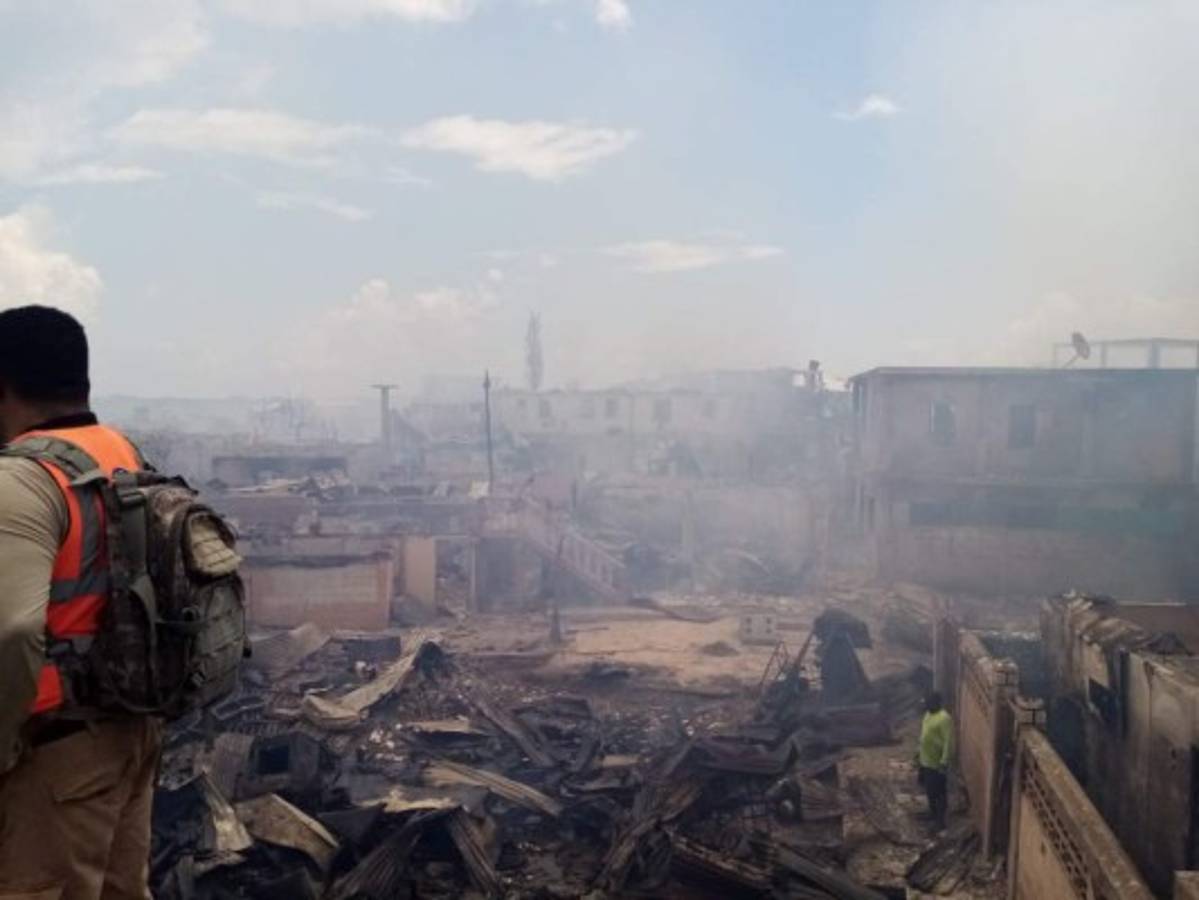 ¡Apocalíptico! Imágenes dolorosas de la devastación que dejó el incendio que arrasó la isla de Guanaja