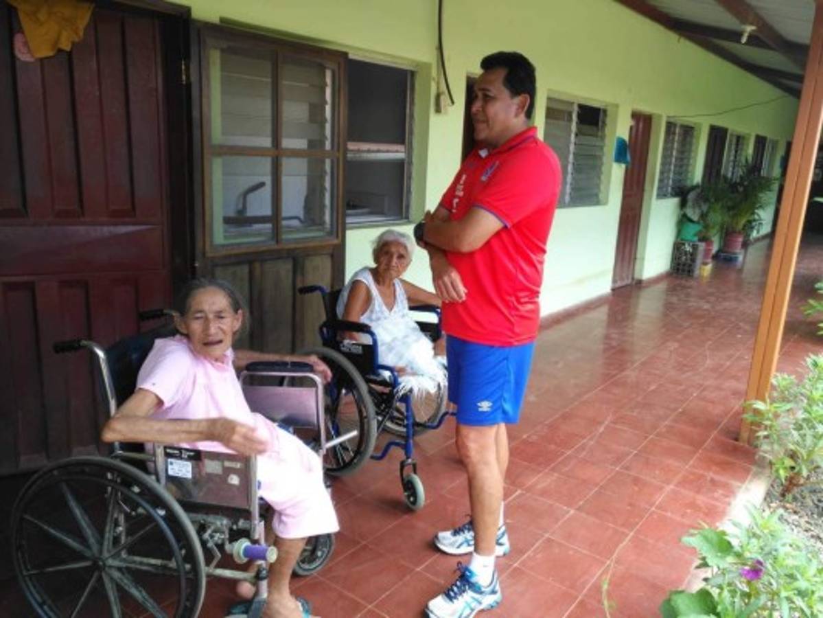 FOTOS: Olimpia lleva alegría a los ancianos en su visita a Danli, El Paraíso