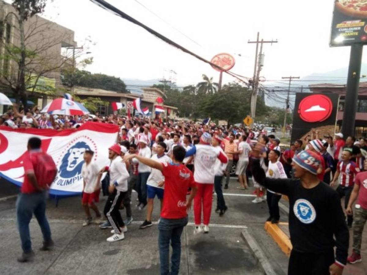 La Ultra Fiel y la Mega Barra le ponen color al clásico en el Morazán