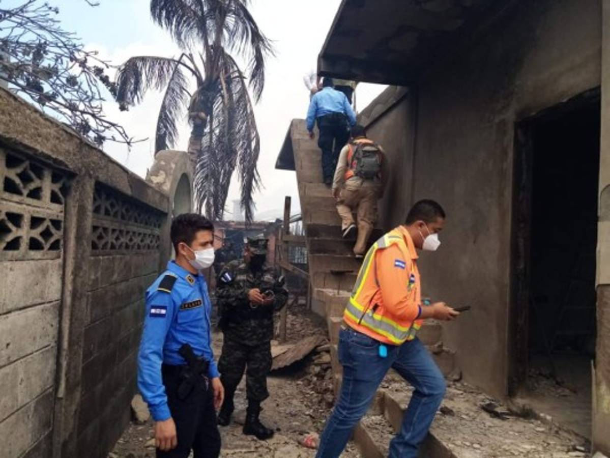 ¡Apocalíptico! Imágenes dolorosas de la devastación que dejó el incendio que arrasó la isla de Guanaja