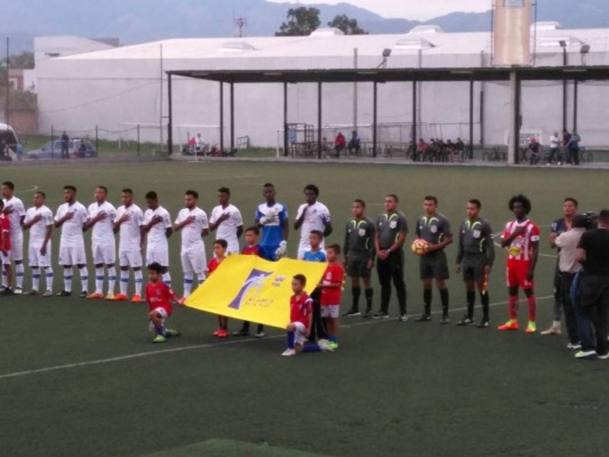 Los ex futbolistas hondureños que tienen bonitos complejos deportivos