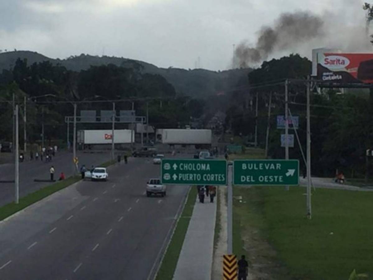 EN FOTOS: Carros quemados y carreteras tomas en casi toda Honduras