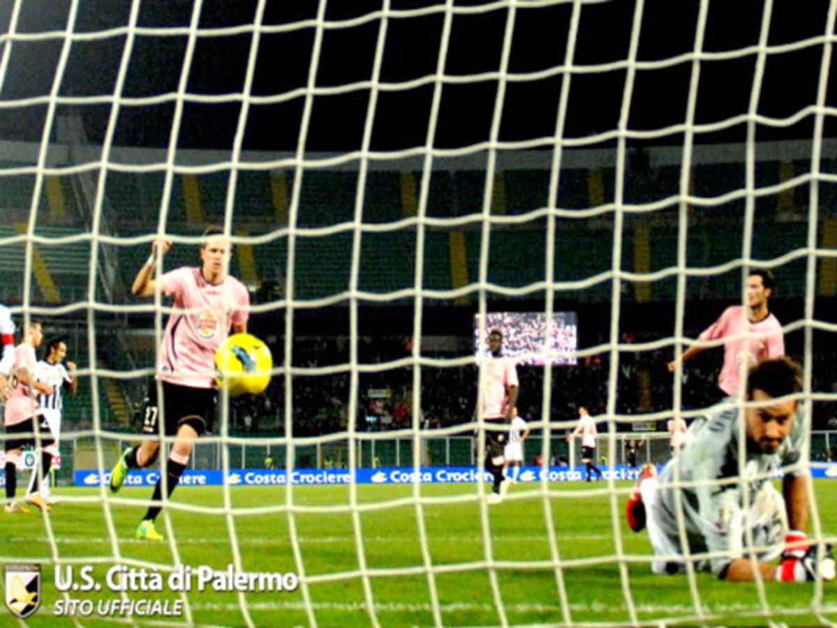 Edgar Álvarez y Palermo eliminados en partidazo