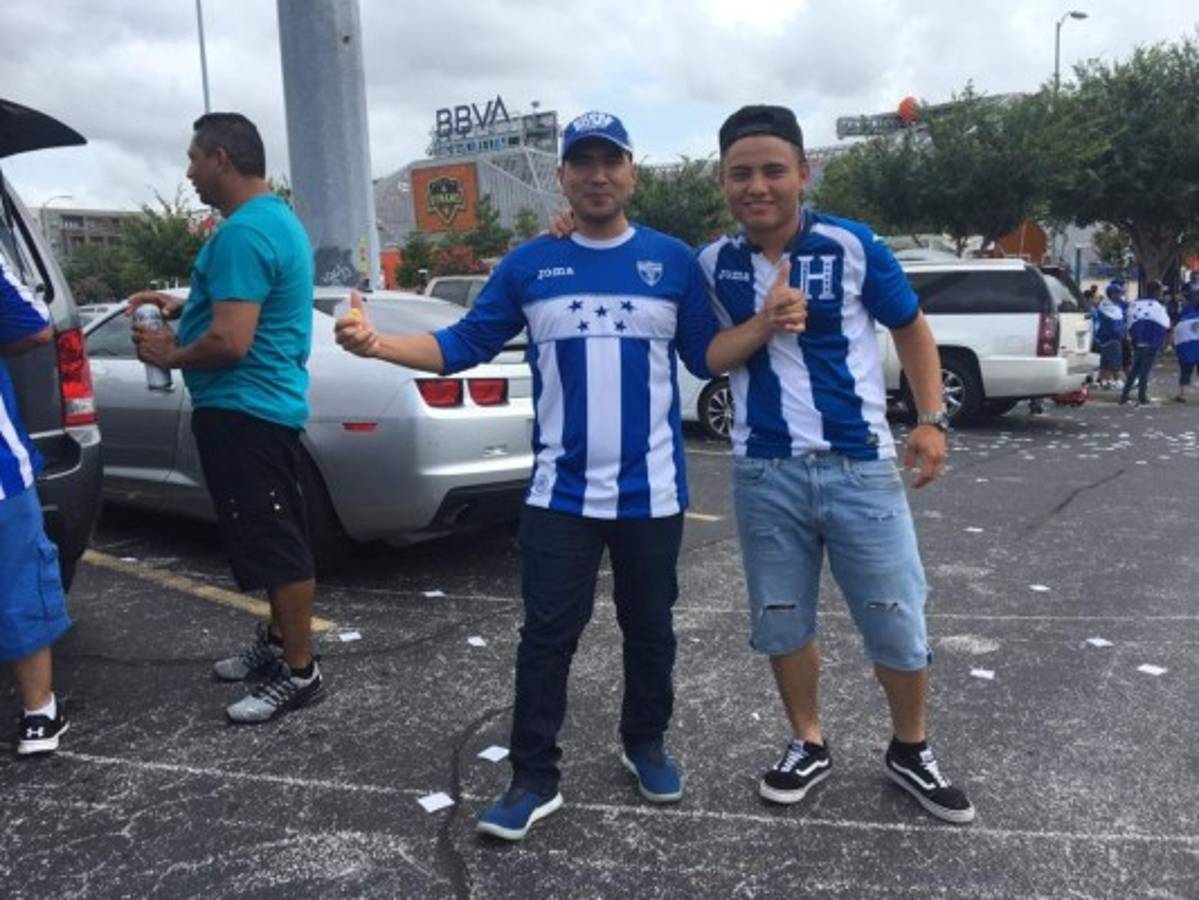 Copa Oro: Hondureños y salvadoreños engalanan el BBVA Compass de Houston