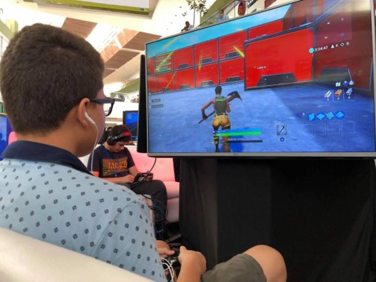 ¡Ambientazo! Así se vivió el arranque del torneo Fornite-DIEZ en Tegucigalpa