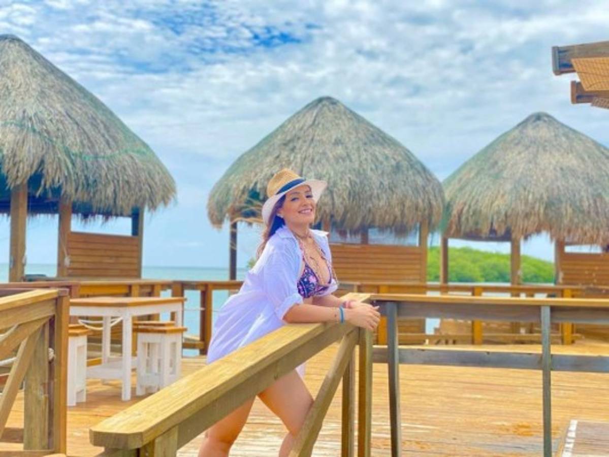 Virginia, la preciosa esposa de Emilio Izaguirre y sus vacaciones en las Islas de la Bahía
