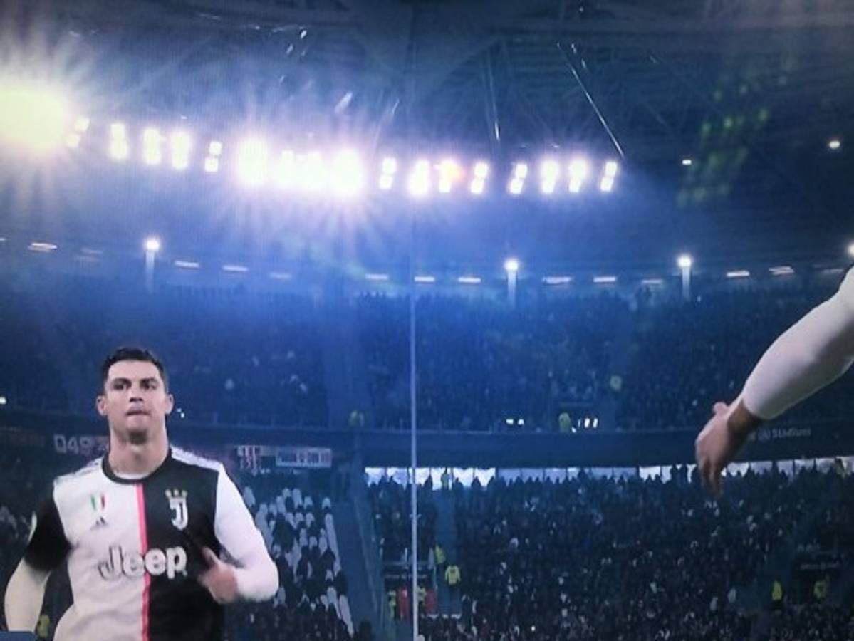 Directo al vestuario: Sarri sacó otra vez a Cristiano Ronaldo y se fue molesto de la cancha