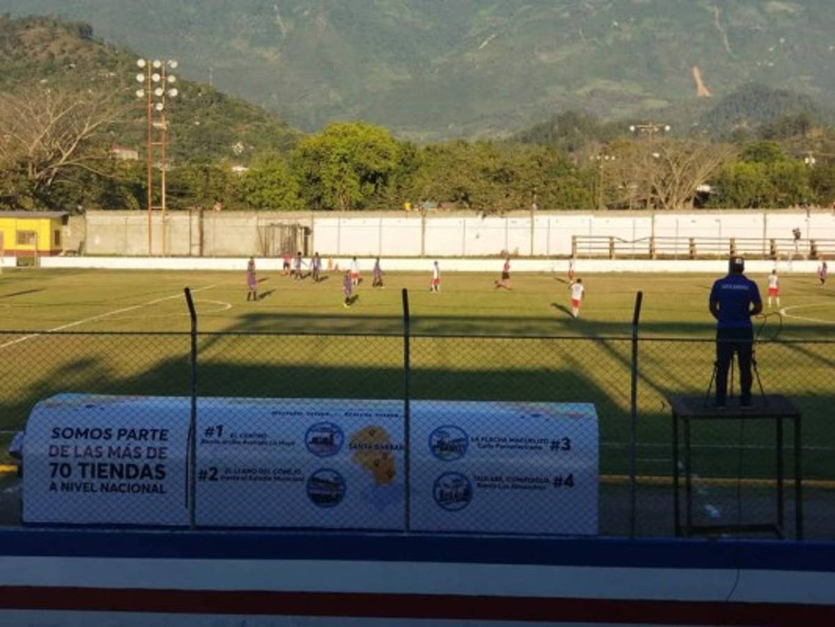Fotos del Ascenso: Presidente del Savio subido en un muro, fila con examen covid y medidas de bioseguridad