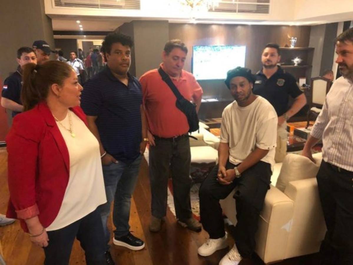 El infierno de Ronaldinho: De ser el rey del Barcelona a las deudas y problemas con la justicia