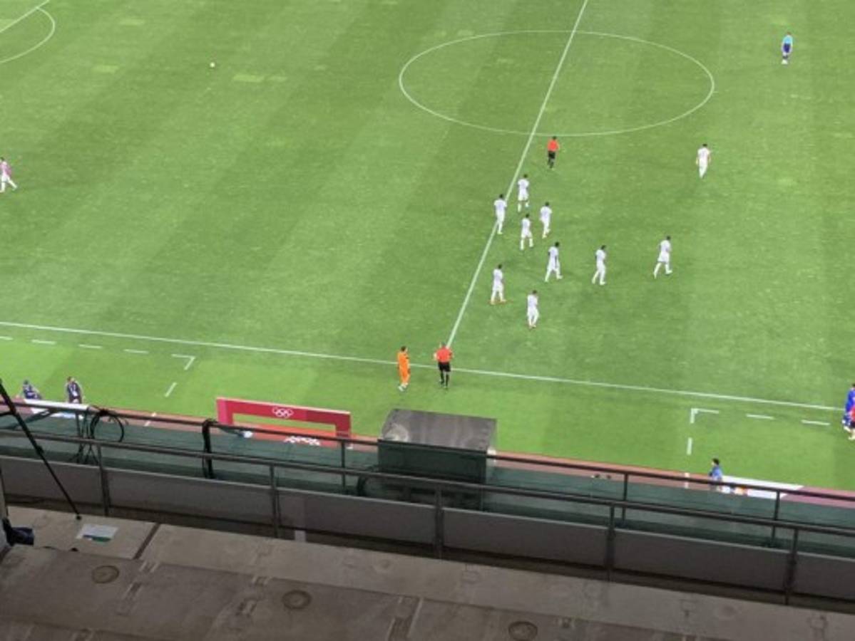 Los cambios de Falero y el autogol: Las mejores imágenes del Honduras-Rumania en Tokio 2021