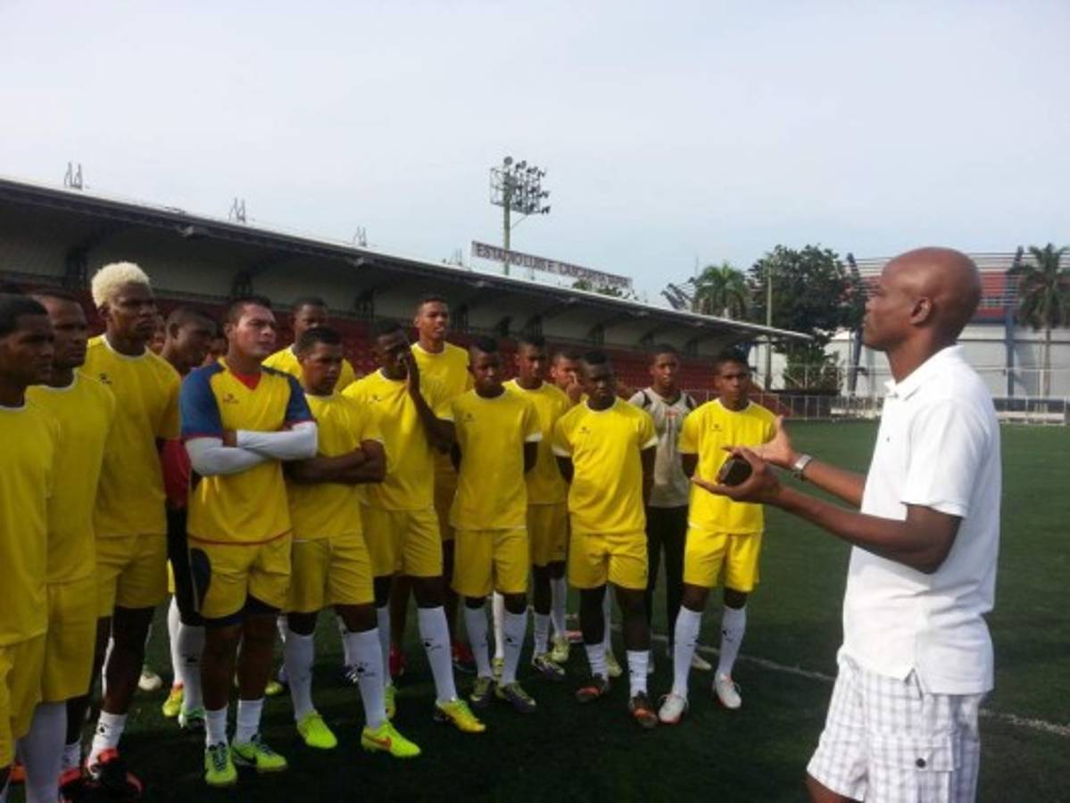 Panamá: Polémica por el salario de Julio César Dely Valdés