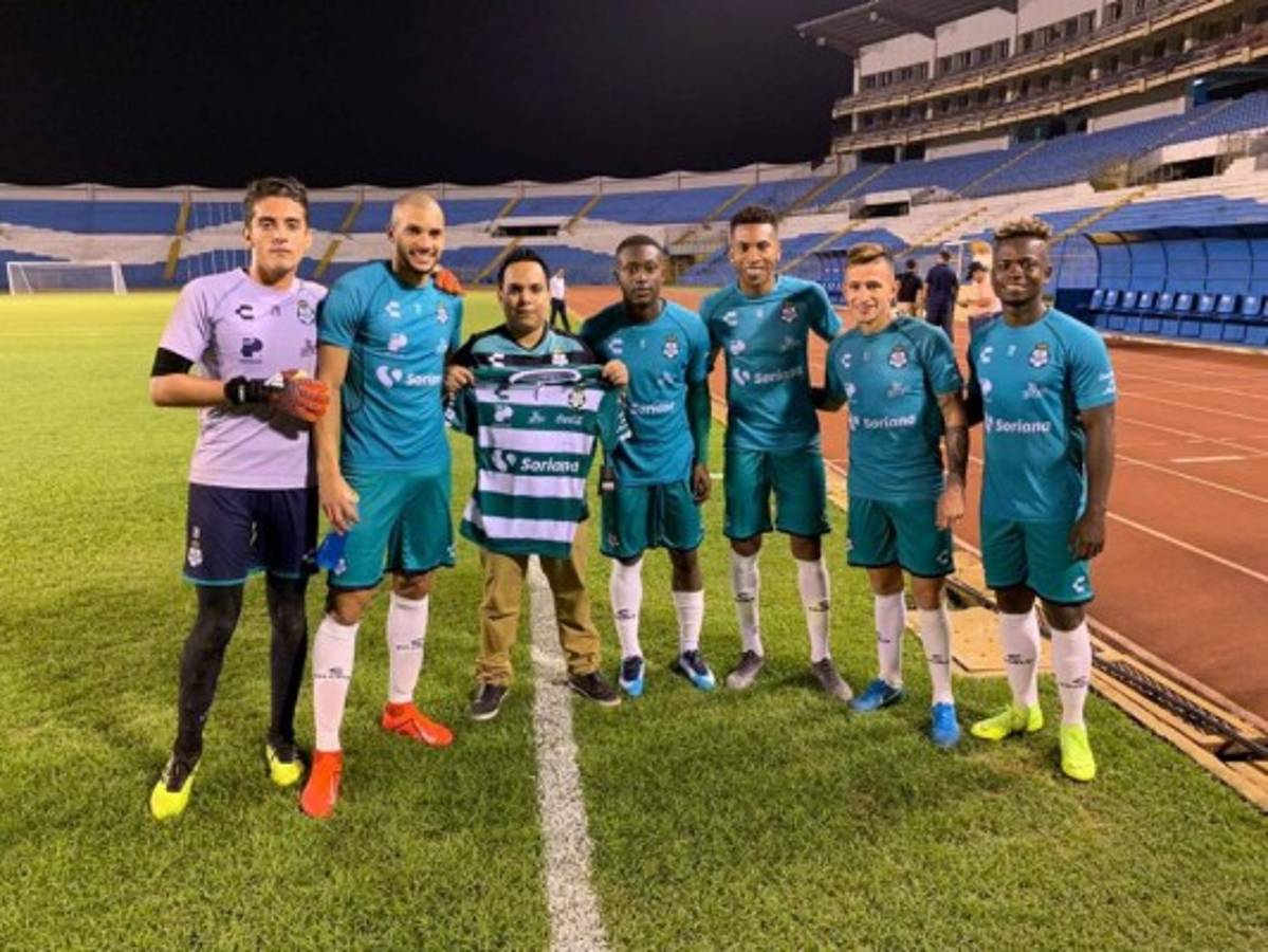 Sonrisas, concentración y un hondureño en entreno del Santos Laguna en el Olímpico