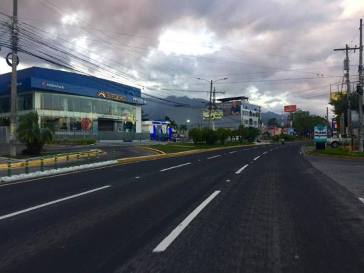 ¡Calles solitarias y vallas! Así luce San Pedro Sula durante toque de queda absoluto