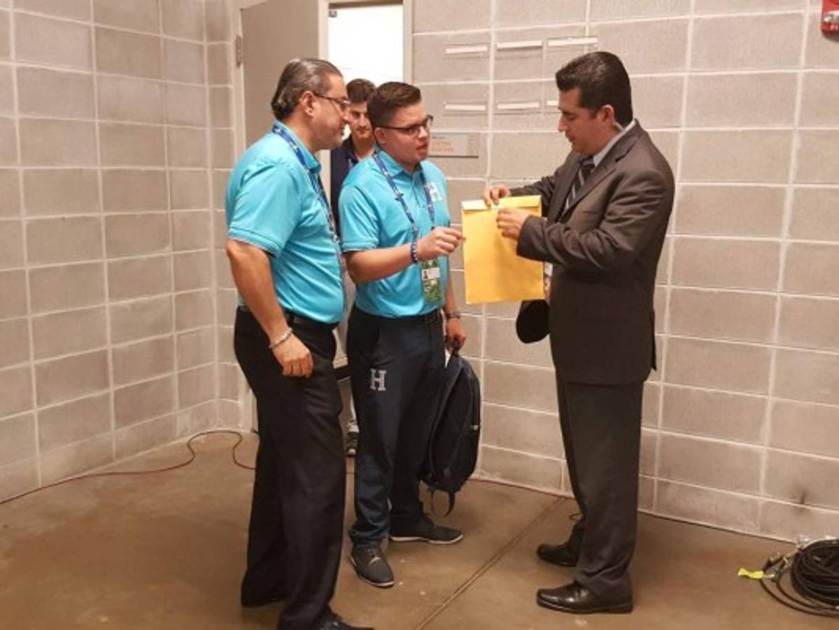 NO SE VIO EN TV: Penoso lo que sucedió al finalizar juego Honduras-Guayana Francesa