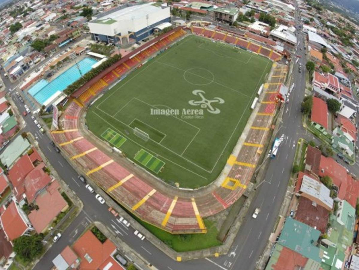 Afición mexicana se burla de los estadios en donde le tocará jugar a Chivas, Tigres y Tijuana