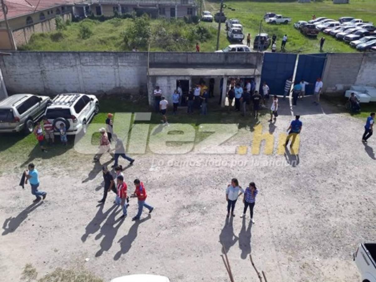 EN FOTOS: Siguatepeque vibra con visita de Olimpia y el humilde autobús en que llegó Real de Minas