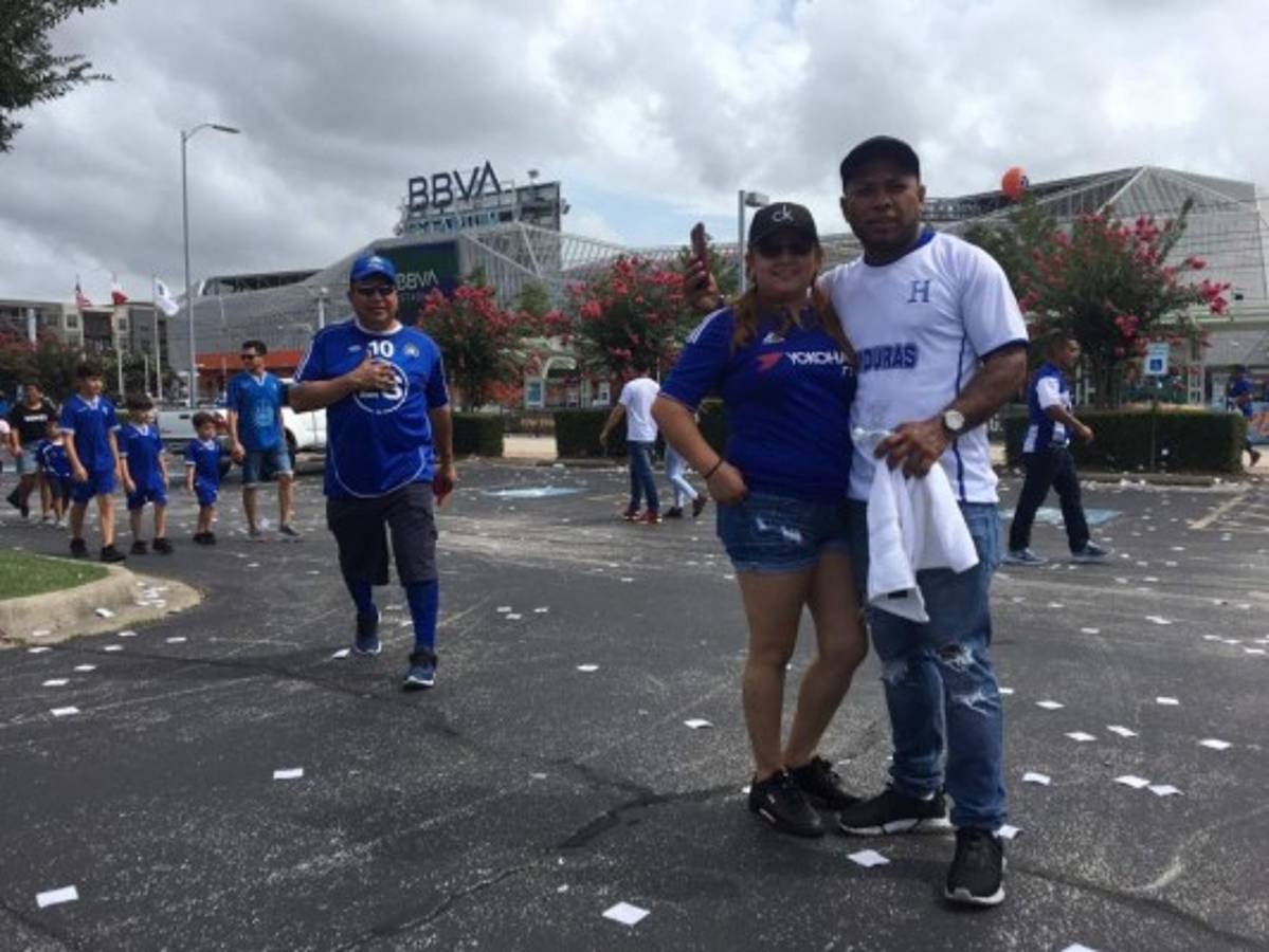 Copa Oro: Hondureños y salvadoreños engalanan el BBVA Compass de Houston