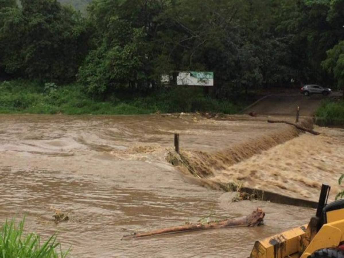 ¡ALERTA! Fuertes tormentas inundan varios departamentos de Honduras