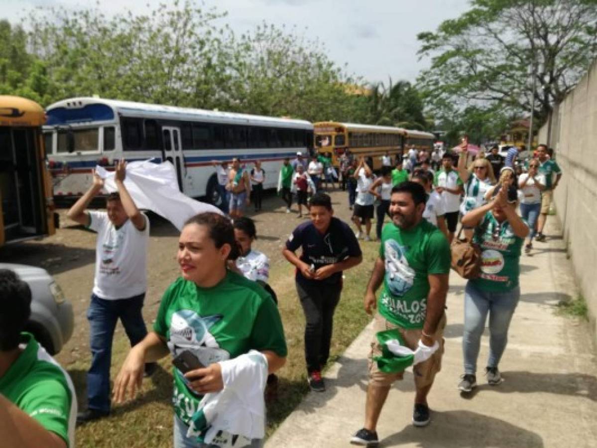 ¡Invasión porteña! Aficionados del Platense se toman el estadio de Tocoa