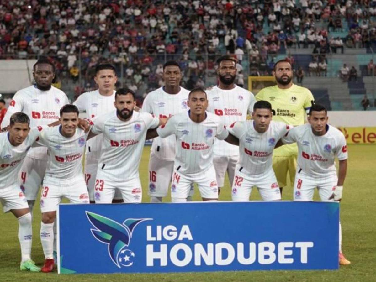 Beso de Troglio a la figura, “Chelito” se roba el show y ¿quién es la vendedora que cautivó en juego del Olimpia?