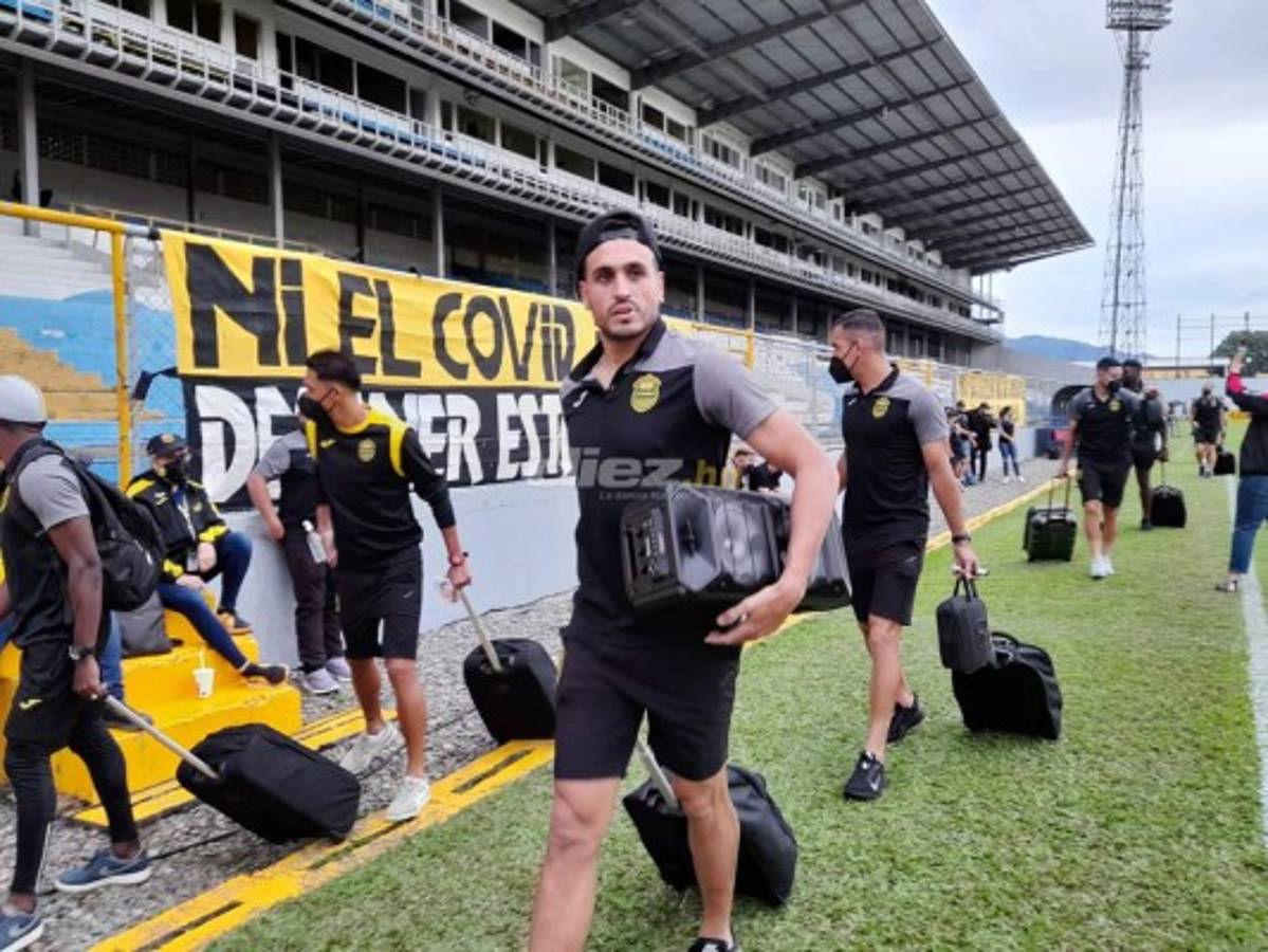 Belleza en el Morazán y Ramiro Rocca hizo su llegada a lo Neymar previo al derbi sampedrano