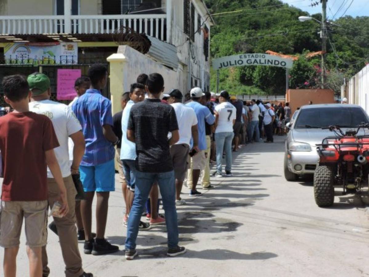 FOTOS: El caluroso recibimiento que tuvo Olimpia en Roatán. ¿Y el camerino?