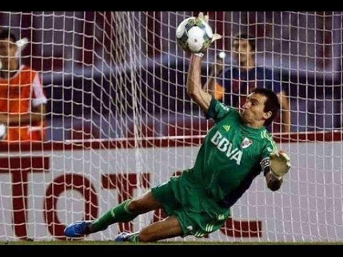 Polémica, gas y clasificación: La última vez que River y Boca se vieron las caras en Copa Libertadores