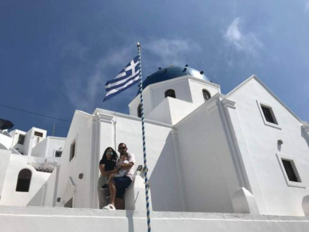 ESPECTACULAR: Las vacaciones del hondureño Alfredo Mejía en Santorini, paraíso griego