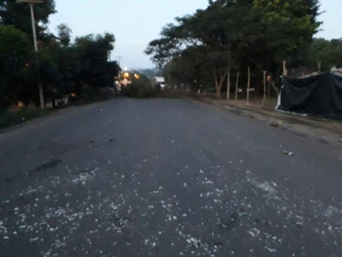 EN FOTOS: Carros quemados y carreteras tomas en casi toda Honduras