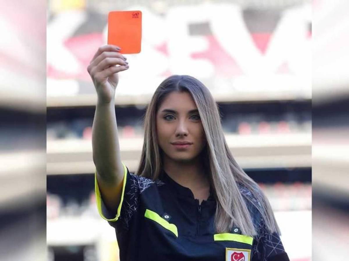 Árbitra acusada de protagonizar polémico video sexual rompe el silencio y aclara todo tras ser suspendida del fútbol