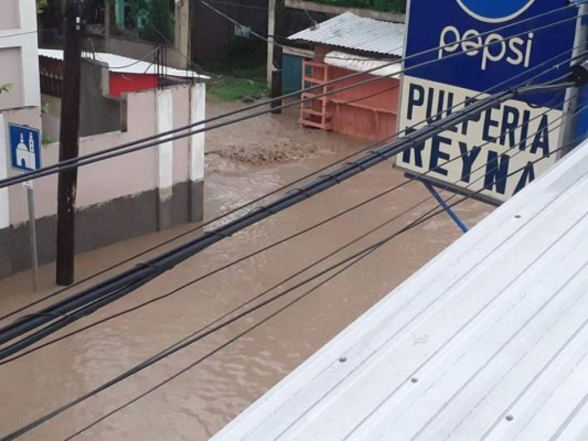 Alerta en el Valle de Sula: Río Chamelecón se desborda tras las torrenciales lluvias por Iota