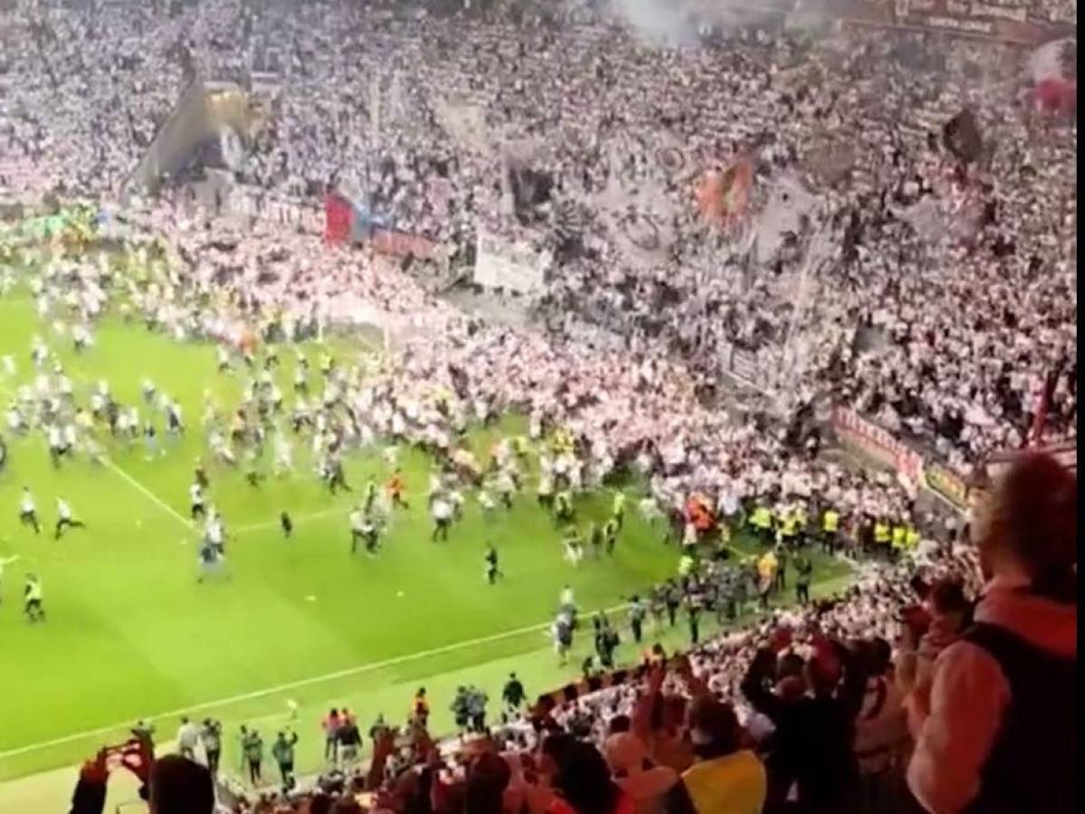 ¡Locura total! La invasión de los hinchas del Eintracht Frankfurt tras volver a una final europea 42 años después