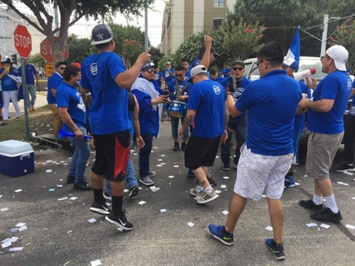 Copa Oro: Hondureños y salvadoreños engalanan el BBVA Compass de Houston