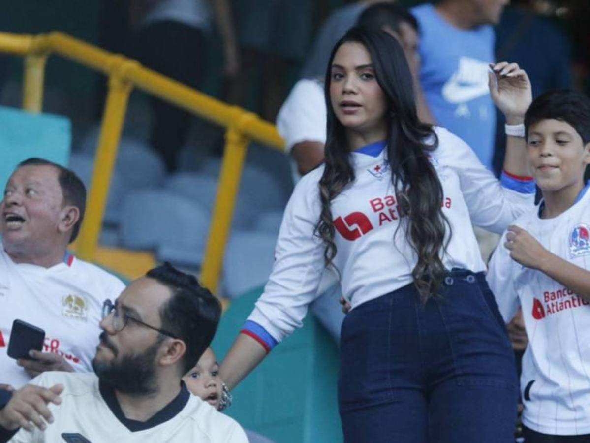 Beso de Troglio a la figura, “Chelito” se roba el show y ¿quién es la vendedora que cautivó en juego del Olimpia?