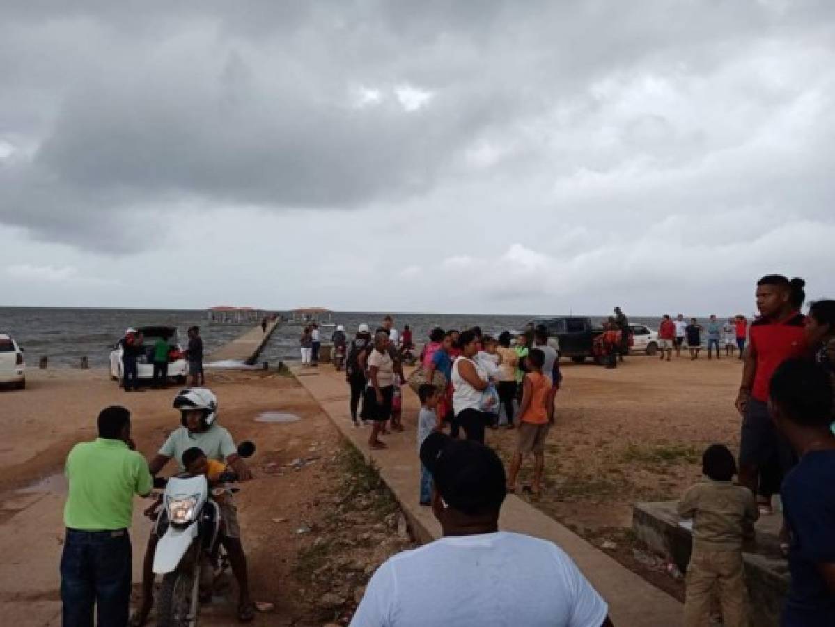 Comienza la lluvia sobre La Mosquitia y pobladores son evacuados por llegada del huracán Iota