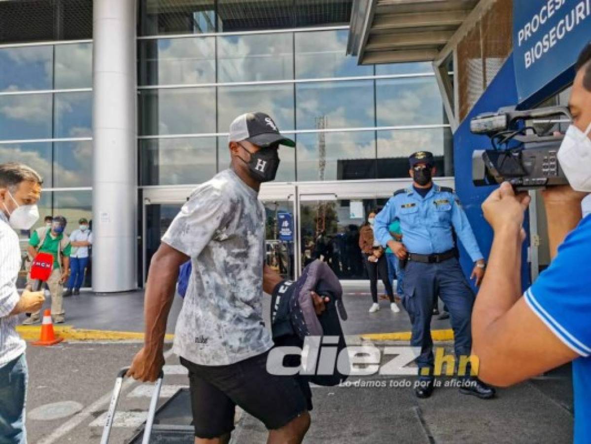 Semblante de tristeza y pena: salida de los futbolistas legionarios de Honduras de vuelta a sus equipos