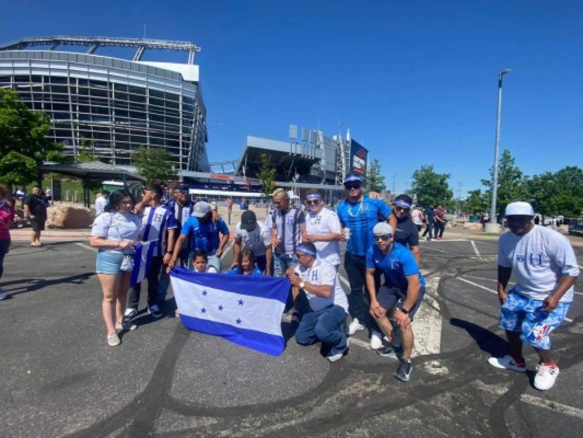 ¡Ambientazo en Denver! Catrachos invaden afueras del Empower Field previo al Honduras-EUA