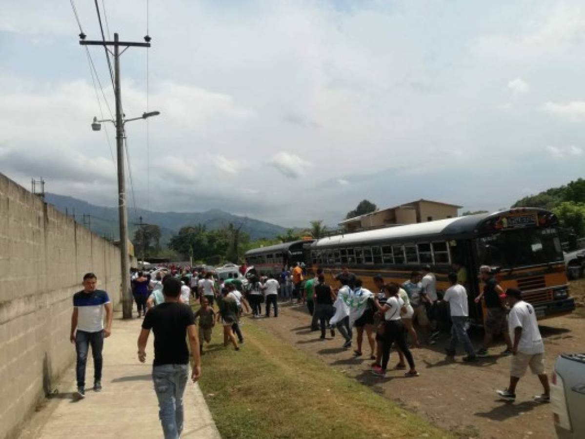 ¡Invasión porteña! Aficionados del Platense se toman el estadio de Tocoa