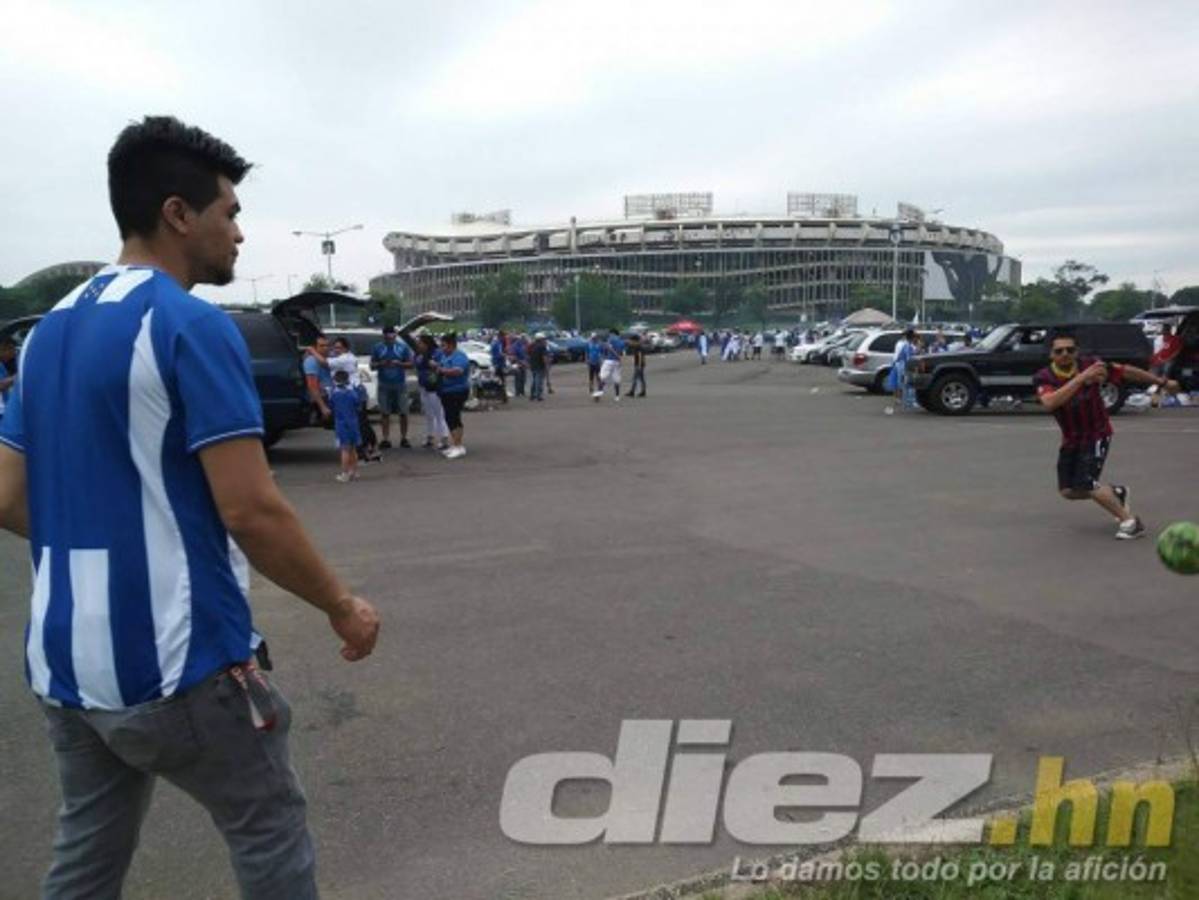 Catrachos y salvadoreños arman fiestón previo al Honduras-El Salvador