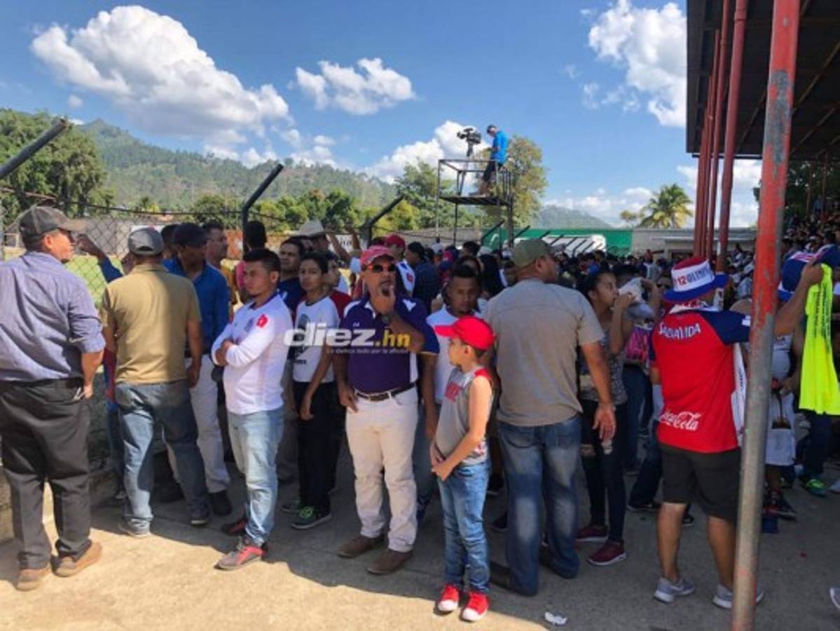 Fotos: Olimpia visita Danlí y provoca locura y llenazo en el Estadio Marcelo Tinoco