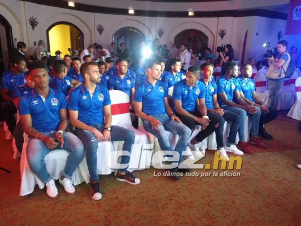 FOTOS: El ambientazo por la presentación de la nueva camisa del Olimpia