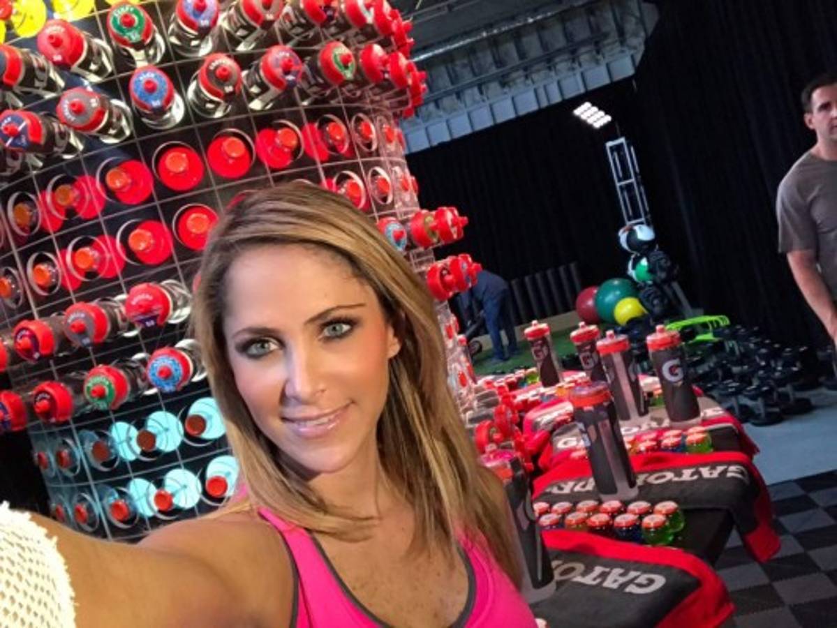 Inés Sainz, la veterana periodista mexicana que causa sensación en el Super Bowl