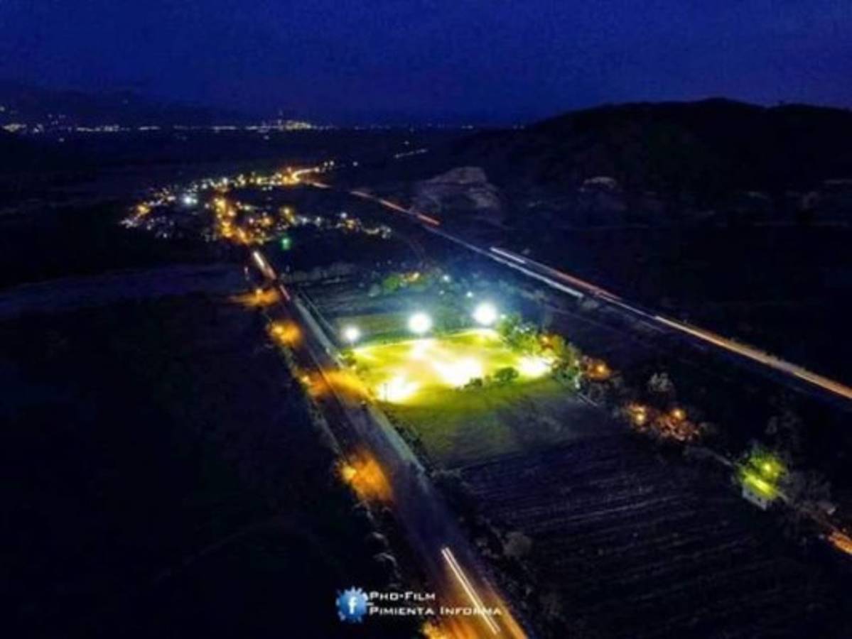 Honduras: Las bonitas canchas donde se juega fútbol burocrático