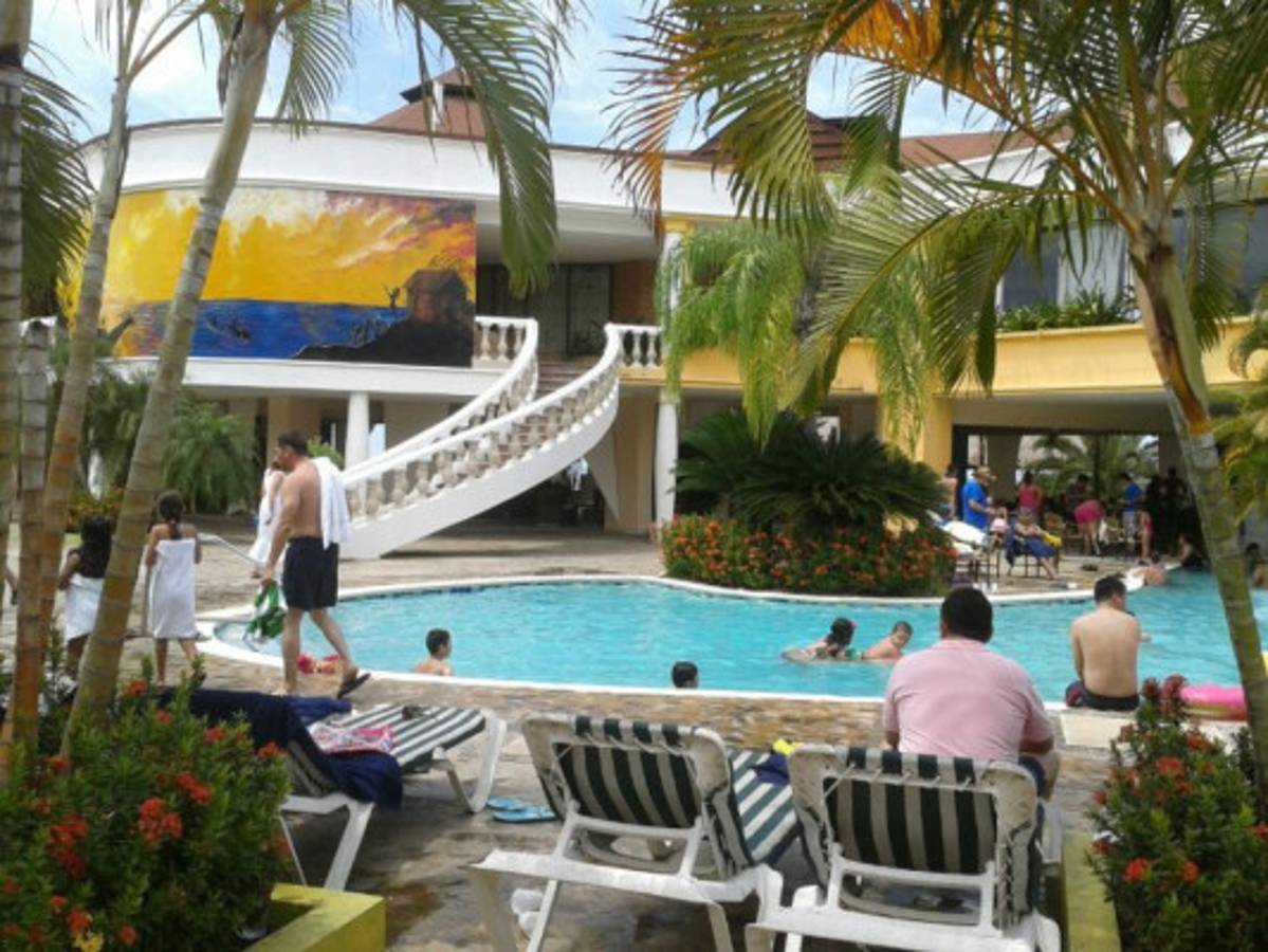 Aficionados de Diez, nos envían sus fotos desde varios lugares.